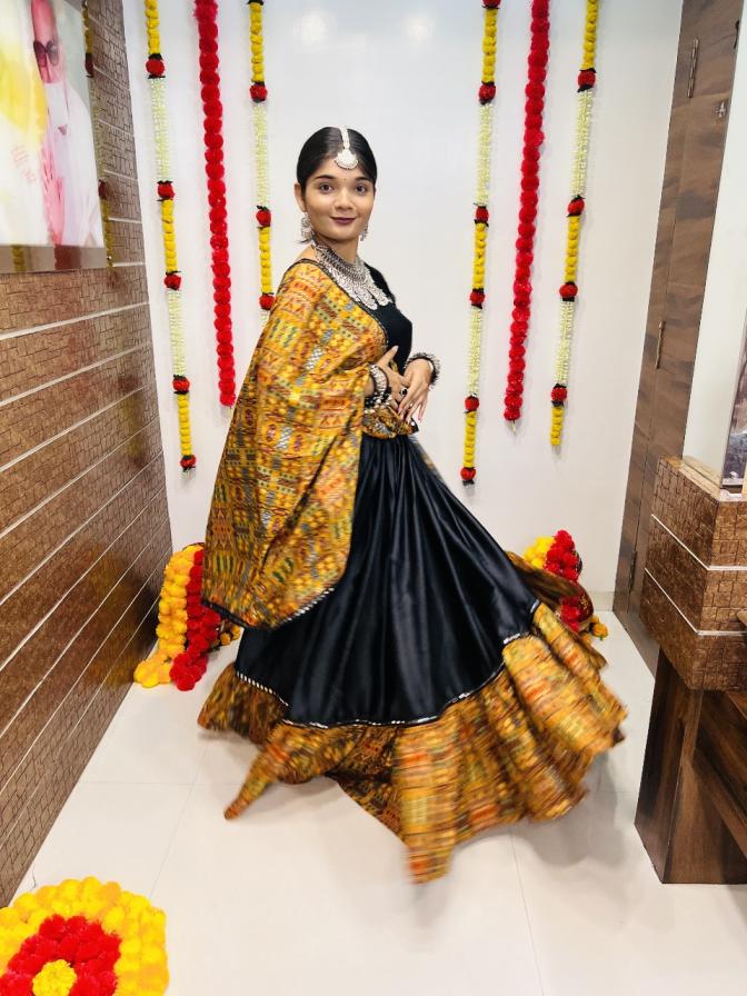 AAWIYA 7056 SILK STITCH LEHENGA UNSTITCH CHOLI FOR WOMENS 