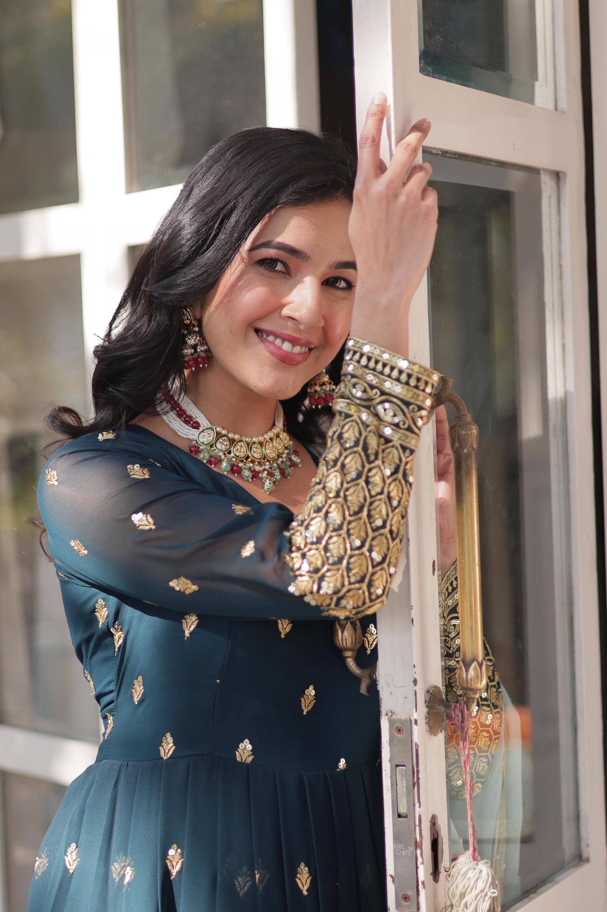 KA 1136 FAUX BLOOMING FASHIONABLE FULLY STITCH COMBO GOWN WITH DUPATTA 