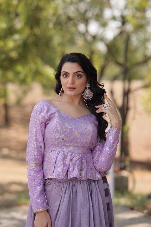 LW 7117  TRENDING FASHIONABLE READY TO WEAR LEHENGA CHOLI