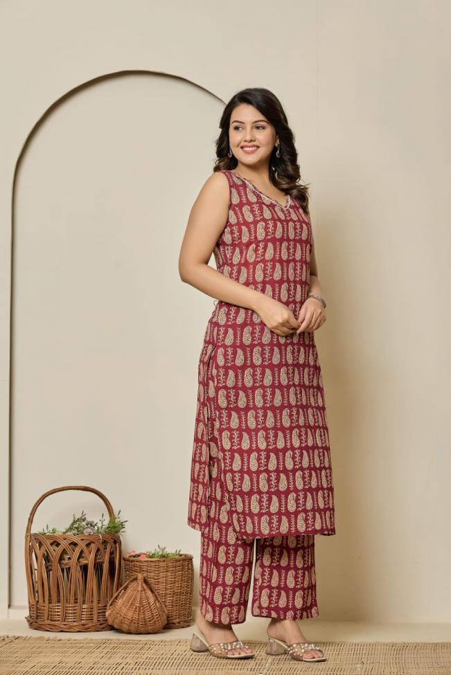 MODERN PATTERN SLEEVES LESS STYLE COTTON READYMADE COMBO SET KURTI WITH PANT