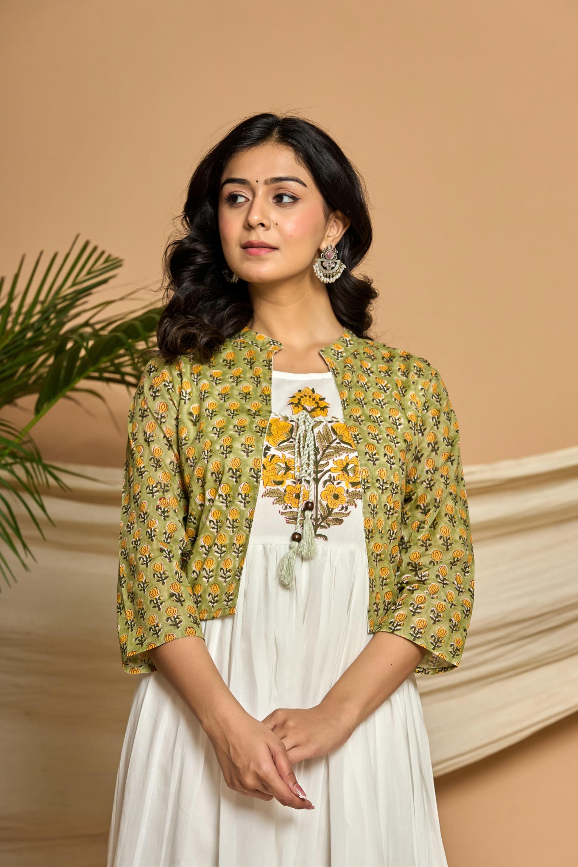 PATTERN FLAIRED LONG KURTI WITH FLORAL PRINTED DESIGN