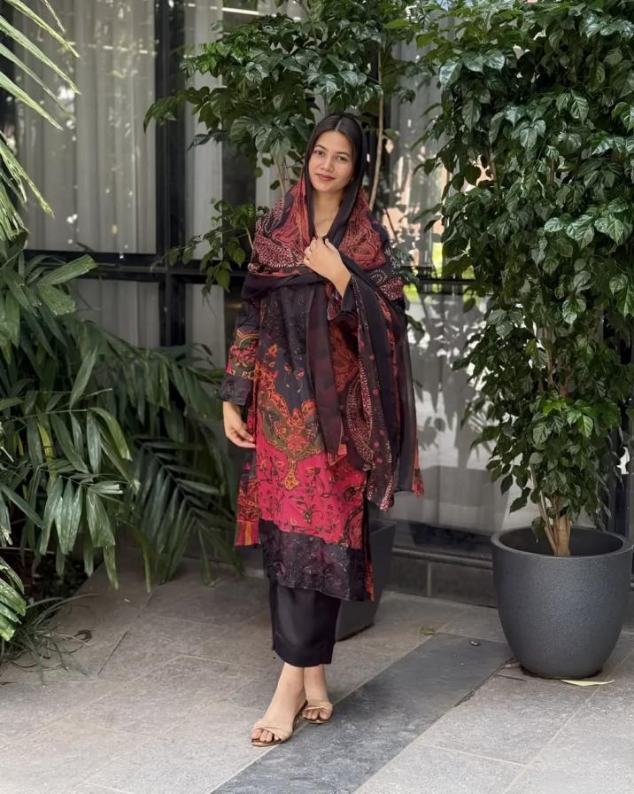 PR 9STAR FASHION BEGUM HAVYE MUSLIN COTTON WITH DIGITAL PRINT WITH EMBROIDERY SEQUENCE PATCH WORK  FANCY DESIGNER SUITS