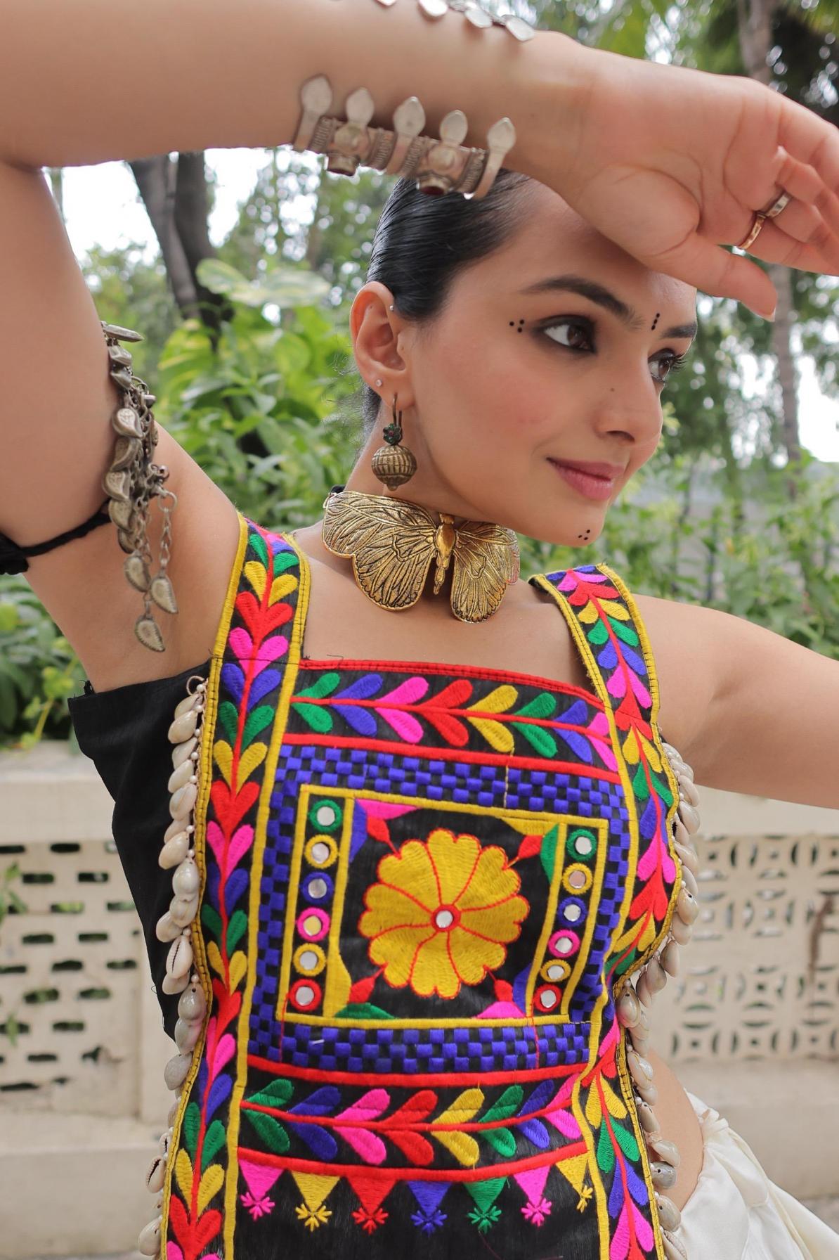 LW 7146 NAVRATRI SPECIAL FULL STITCH SATIN KUTCHI GAMTHI BLOUSE  